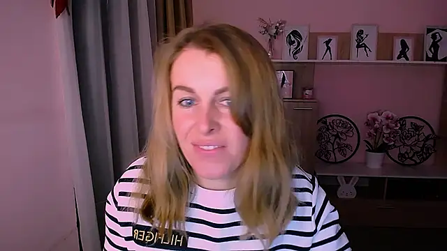 Snapshot of Hot_Milady chatting on 12/18/24, 08:09 Hot Milady online show from 12/18/24, 08:09