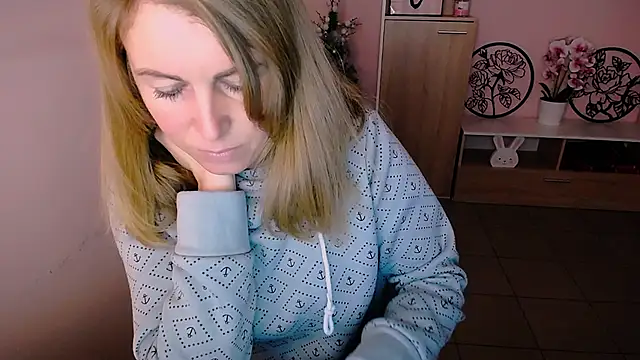 Snapshot of Hot_Milady chatting on 12/19/24, 08:13 Hot Milady online show from 12/19/24, 08:13