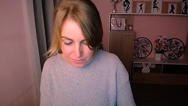 Snapshot of Hot_Milady chatting on 12/23/24, 08:22 Hot Milady online show from 12/23/24, 08:22