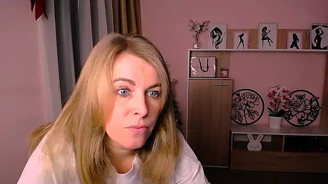 Snapshot of Hot_Milady chatting on 12/24/24, 07:39 Hot Milady online show from 12/24/24, 07:39