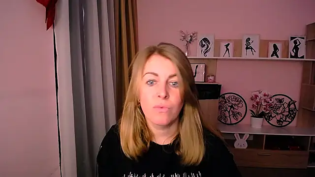 Snapshot of Hot_Milady chatting on 01/15/25, 08:20 Hot Milady online show from 01/15/25, 08:20