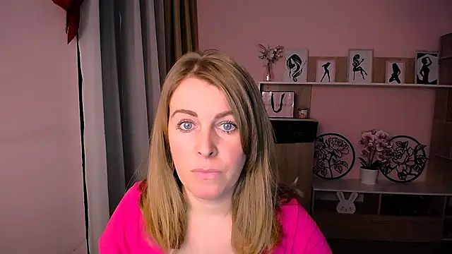 Snapshot of Hot_Milady chatting on 01/16/25, 08:11 Hot Milady online show from 01/16/25, 08:11