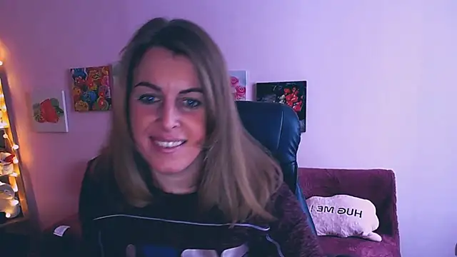 Snapshot of Hot_Milady chatting on 02/11/25, 08:37 Hot Milady online show from 02/11/25, 08:37