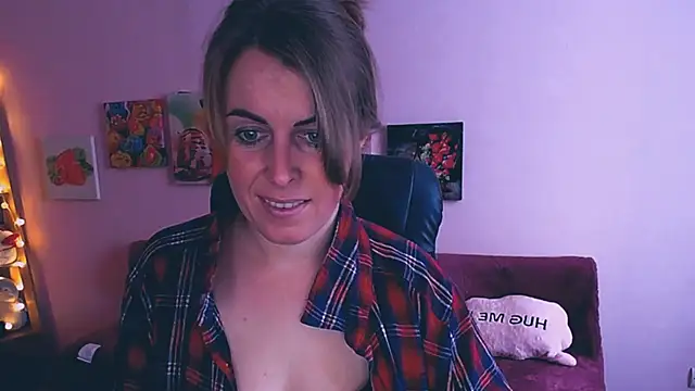 Snapshot of Hot_Milady chatting on 02/12/25, 08:06 Hot Milady online show from 02/12/25, 08:06