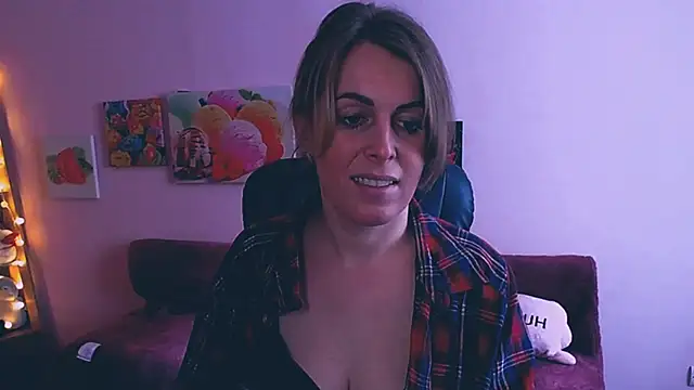 Snapshot of Hot_Milady chatting on 02/13/25, 08:06 Hot Milady online show from 02/13/25, 08:06