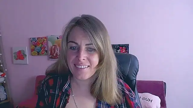 Snapshot of Hot_Milady chatting on 03/04/25, 08:24 Hot Milady online show from 03/04/25, 08:24