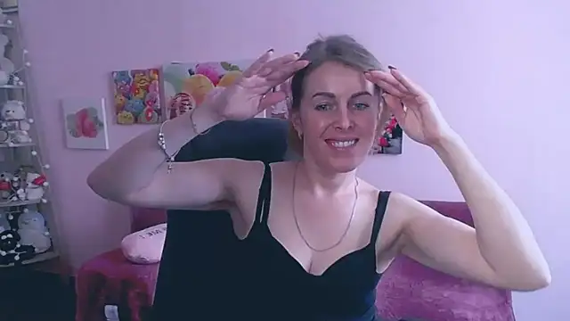 Snapshot of Hot_Milady chatting on 03/11/25, 11:23 Hot Milady online show from 03/11/25, 11:23