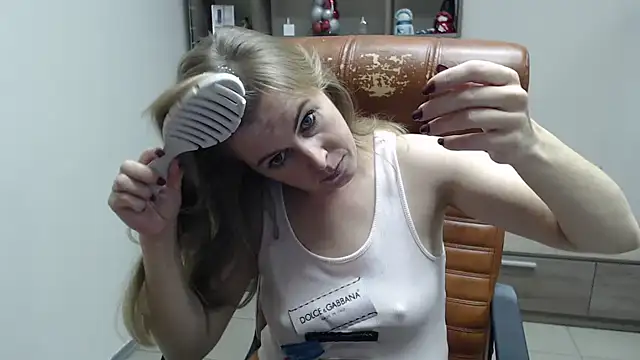 Snapshot of Hot_Milady chatting on 11/20/25, 08:14 Hot Milady online show from 11/20/25, 08:14