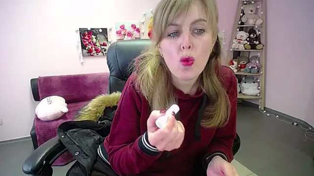 Hot Milady online show from 02/09/26, 07:56