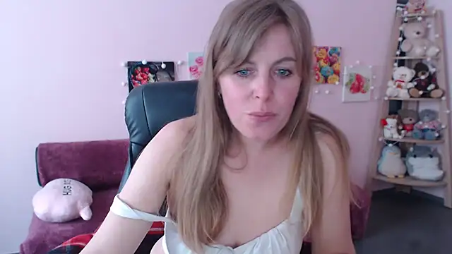 Snapshot of Hot_Milady chatting on 05/01/26, 08:08 Hot Milady online show from 05/01/26, 08:08