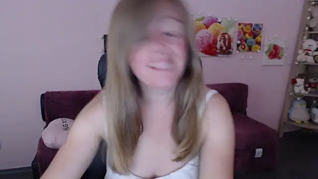 Hot Milady online show from 06/17/26, 07:33