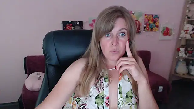 Hot Milady online show from 06/18/26, 07:41