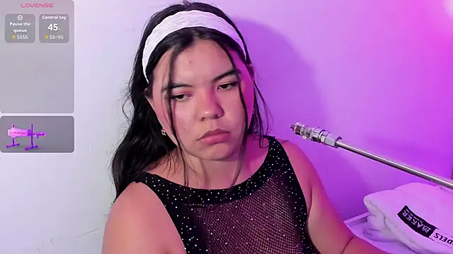 Snapshot of klhoe_boobs chatting on 03/25/26, 03:45 klhoe boobs online show from 03/25/26, 03:45