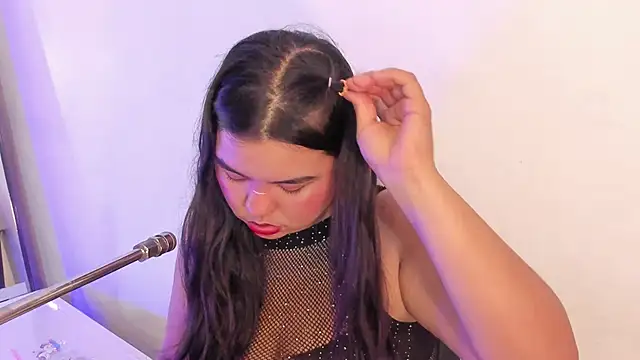 Snapshot of klhoe_boobs chatting on 04/06/26, 04:32 klhoe boobs online show from 04/06/26, 04:32