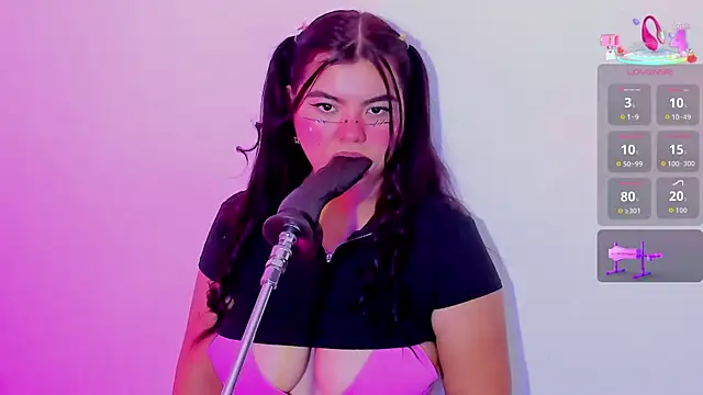 Snapshot of klhoe_boobs chatting on 04/23/26, 04:03 klhoe boobs online show from 04/23/26, 04:03