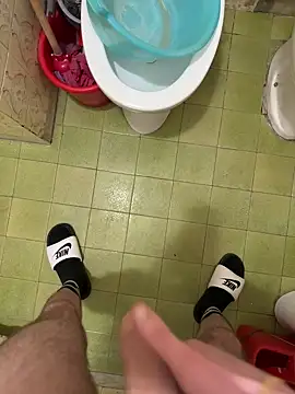 Snapshot of Miky_21 chatting on 09/10/25, 04:12 Miky 21 online show from 09/10/25, 04:12