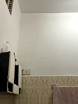 Snapshot of Miky_21 chatting on 11/20/25, 01:28 Miky 21 online show from 11/20/25, 01:28