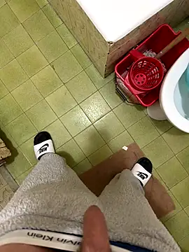 Snapshot of Miky_21 chatting on 11/25/25, 02:50 Miky 21 online show from 11/25/25, 02:50