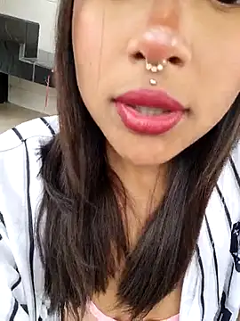 Snapshot of Mariangel_11 chatting on 02/17/25, 02:26 Mariangel 11 online show from 02/17/25, 02:26