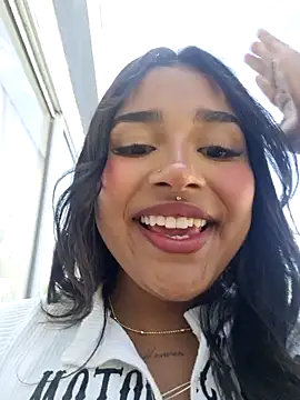 Snapshot of Mariangel_11 chatting on 09/25/25, 02:10 Mariangel 11 online show from 09/25/25, 02:10