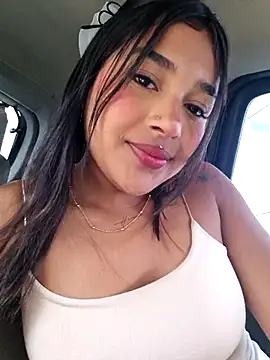 Snapshot of Mariangel_11 chatting on 10/06/25, 02:14 Mariangel 11 online show from 10/06/25, 02:14