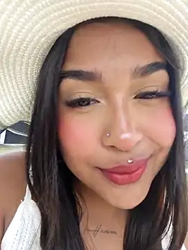 Snapshot of Mariangel_11 chatting on 10/17/25, 02:19 Mariangel 11 online show from 10/17/25, 02:19