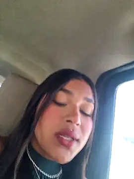 Snapshot of Mariangel_11 chatting on 10/20/25, 02:17 Mariangel 11 online show from 10/20/25, 02:17