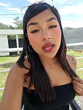 Snapshot of Mariangel_11 chatting on 10/23/25, 02:05 Mariangel 11 online show from 10/23/25, 02:05