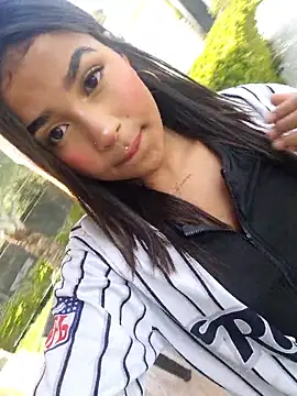 Snapshot of Mariangel_11 chatting on 10/30/25, 02:18 Mariangel 11 online show from 10/30/25, 02:18