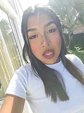 Snapshot of Mariangel_11 chatting on 11/07/25, 01:44 Mariangel 11 online show from 11/07/25, 01:44