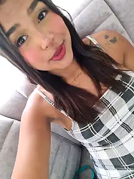 Snapshot of Mariangel_11 chatting on 11/15/25, 02:13 Mariangel 11 online show from 11/15/25, 02:13