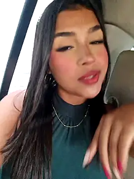 Snapshot of Mariangel_11 chatting on 11/21/25, 02:05 Mariangel 11 online show from 11/21/25, 02:05