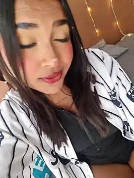 Snapshot of Mariangel_11 chatting on 11/24/25, 01:44 Mariangel 11 online show from 11/24/25, 01:44