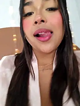 Snapshot of Mariangel_11 chatting on 11/28/25, 02:09 Mariangel 11 online show from 11/28/25, 02:09