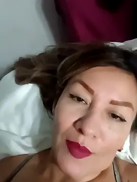 Snapshot of Divahank chatting on 12/04/24, 09:29 Divahank online show from 12/04/24, 09:29