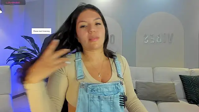 Snapshot of ValeriaRoldanX chatting on 05/15/26, 10:11 ValeriaRoldanX online show from 05/15/26, 10:11