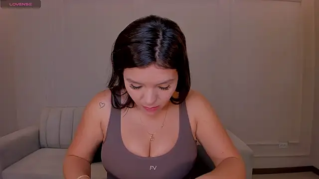 Snapshot of ValeriaRoldanX chatting on 06/10/26, 11:42 ValeriaRoldanX online show from 06/10/26, 11:42