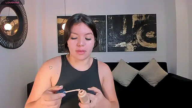 Snapshot of ValeriaRoldanX chatting on 07/16/26, 11:27 ValeriaRoldanX online show from 07/16/26, 11:27