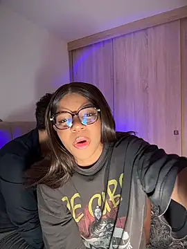 tiana nave online show from 04/17/26, 04:54