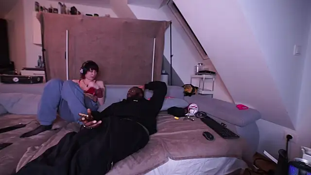 MacTroy online show from 12/31/24, 04:35