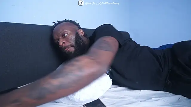 Snapshot of MacTroy chatting on 01/16/26, 10:47 MacTroy online show from 01/16/26, 10:47