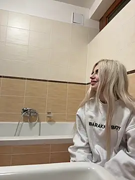 Snapshot of MacTroy chatting on 02/08/26, 09:18 MacTroy online show from 02/08/26, 09:18