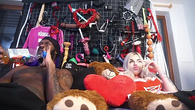 Snapshot of MacTroy chatting on 02/11/26, 11:21 MacTroy online show from 02/11/26, 11:21