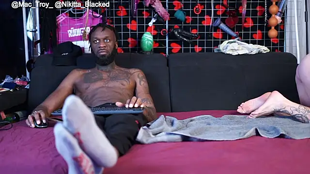 MacTroy online show from 03/22/26, 05:38