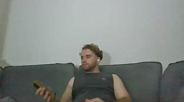 Snapshot of TomAlex chatting on 12/10/24, 01:22 TomAlex online show from 12/10/24, 01:22