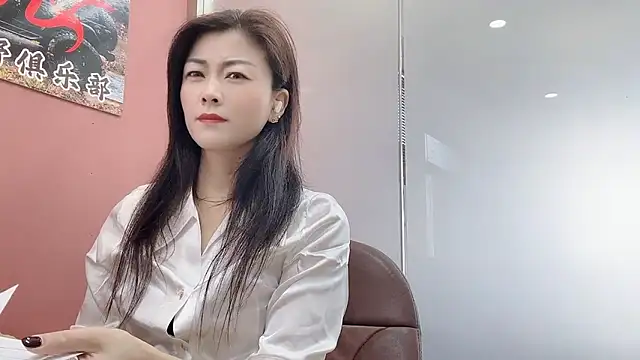 Snapshot of QianF-666 chatting on 10/08/25, 02:42 QianF-666 online show from 10/08/25, 02:42