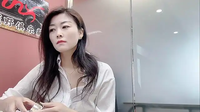 Snapshot of QianF-666 chatting on 10/20/25, 02:12 QianF-666 online show from 10/20/25, 02:12