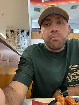 JuanZapata33 online show from 10/29/25, 08:54