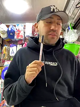 JuanZapata33 online show from 11/26/25, 09:16