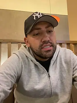 JuanZapata33 online show from 12/17/25, 11:00